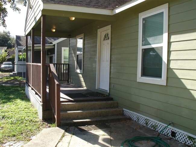 Photo - 1134 Hahlo St