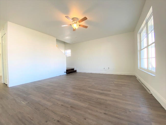 Photo - 925 Belvoir Dr