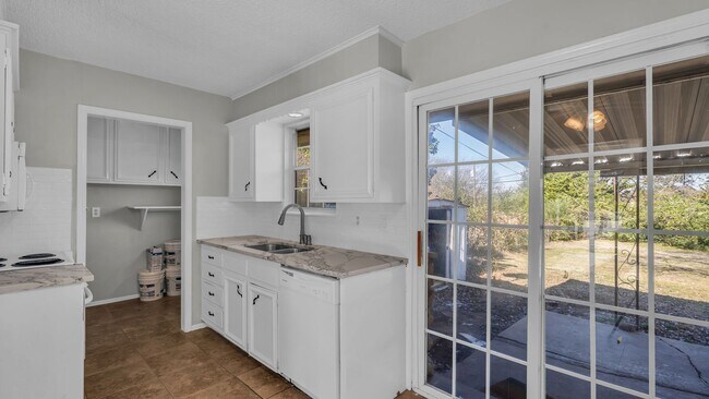 Photo - E 35th St Duplex Unidad 5805