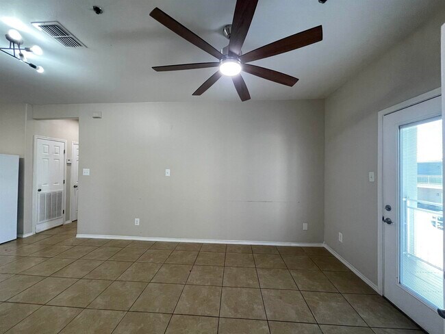 Photo - 5402 Marcella Ave Unidad #204A