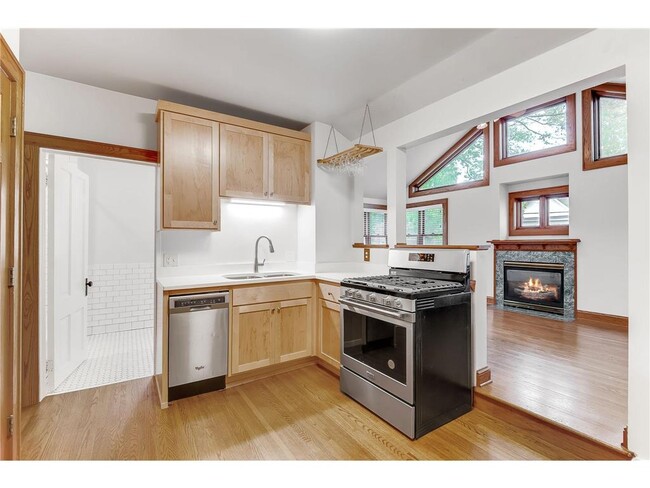 Kitchen - 2316 Fremont Ave S Unit 1