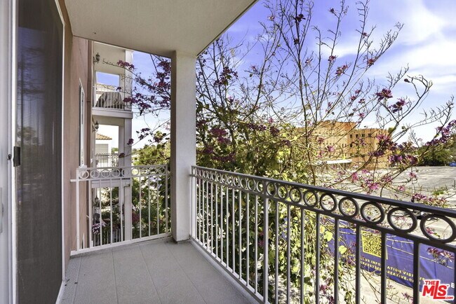 3740 Santa Rosalia Dr Unit 223