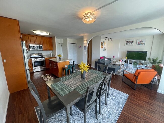 Building Photo - Skyline Living | Furnished 2-Bedroom with ... Unit 1909 Rental