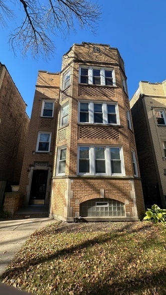 Building Photo - 5530 N Artesian Ave Unit 3