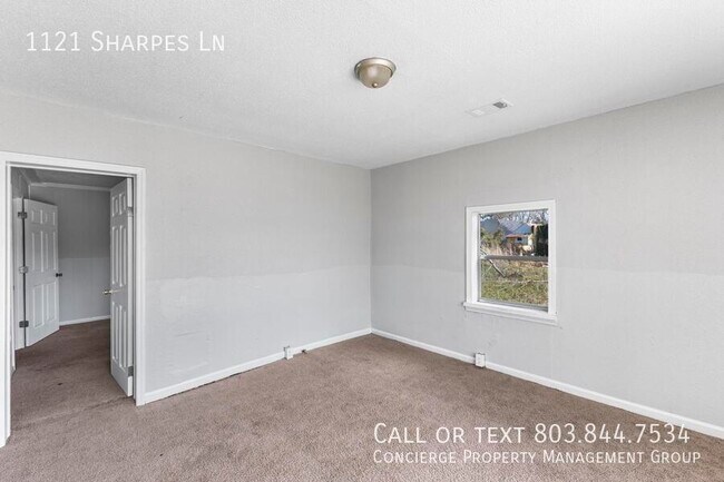 Photo - 1121 Sharpes Ln