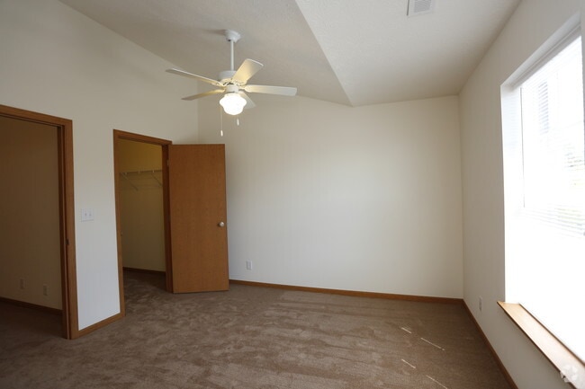 1BR, 1BA - 808SF - Bedroom - Southern Winds Apartments