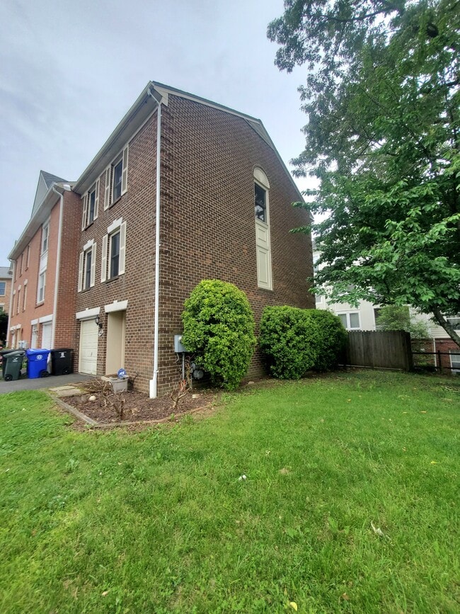 Photo - 742 S Granada St