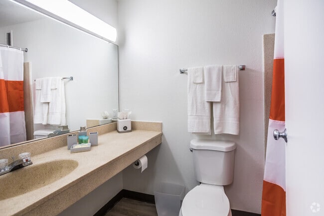 0 BR, 1 BA - Extra Large Suite