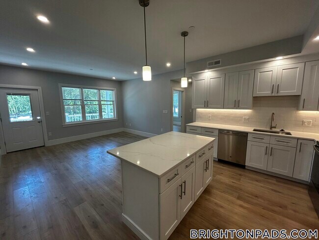 Photo - 124 Kenrick St Unidad 7