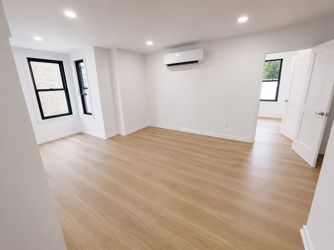 Building Photo - Beautiful newly renovated 1-bedroom available Unit 3F