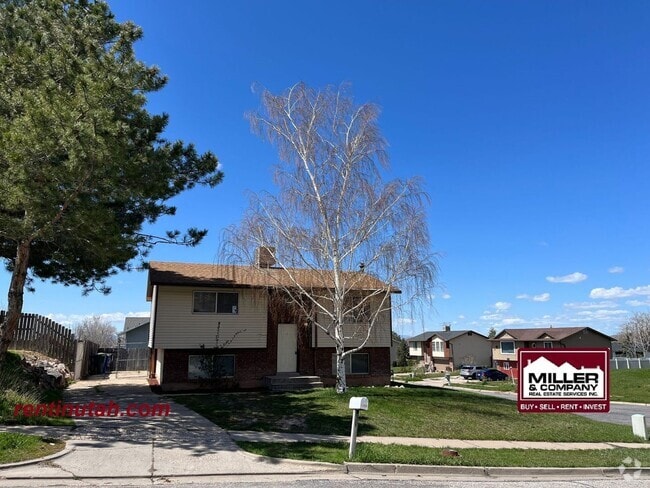 Building Photo - Home For Rent! 1221 N. Qunicy Ave (900 E)