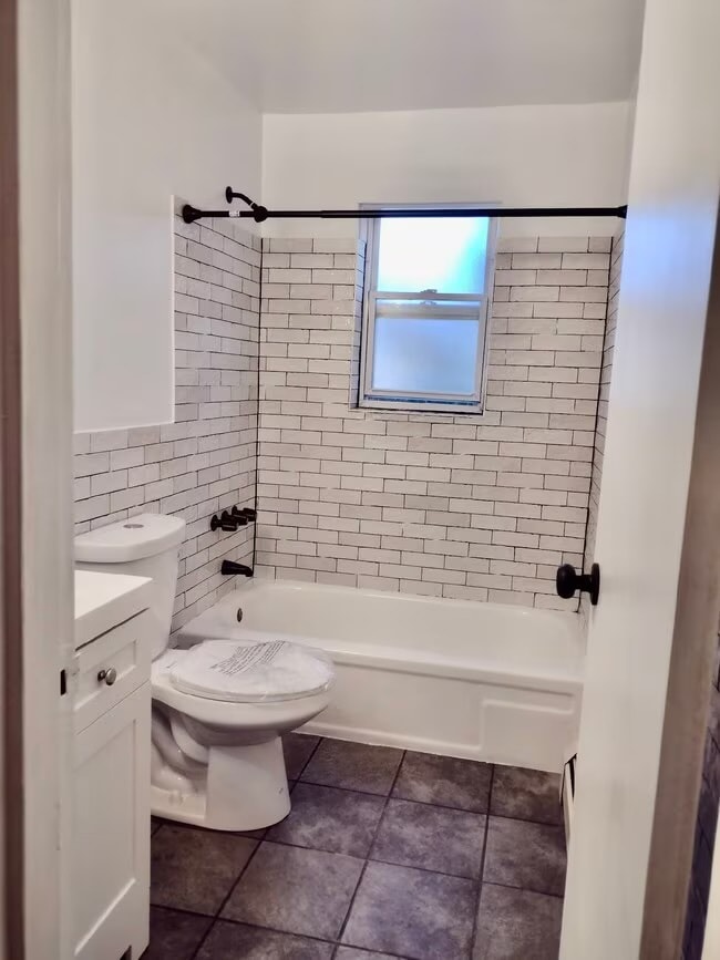 Photo - 54 Willett Ave Unidad 1A