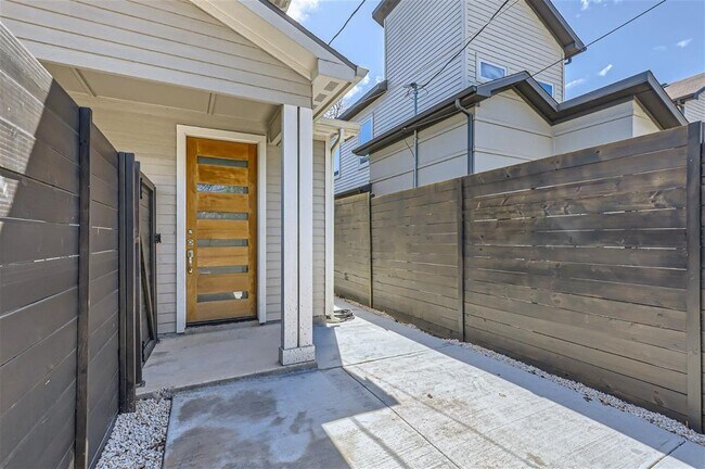 Photo - 3721 Munson St