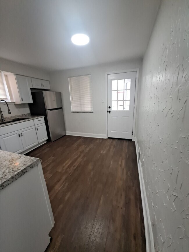 Photo - 700 Ridgeside Pl