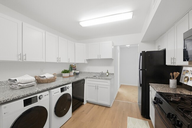 Elevate your lifestyle at Fairway Apartments with our modern kitchen and in-unit laundry. Enjoy sleek finishes and convenient amenities that make daily living a breeze. Schedule your tour today and see the difference for yourself!