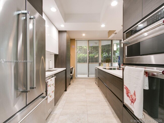 Photo - 21150 Point Pl Unit 405