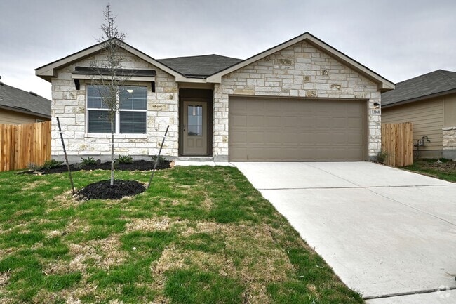 Building Photo - SINGLE STORY LIVING | RESORT STYLE AMENI... Rental