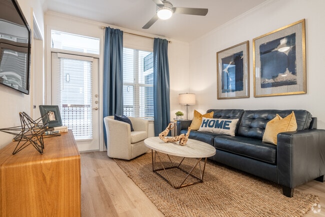 2BR, 2BA - 1029SF
