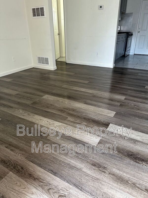 Photo - 545 S Hobson Unidad A