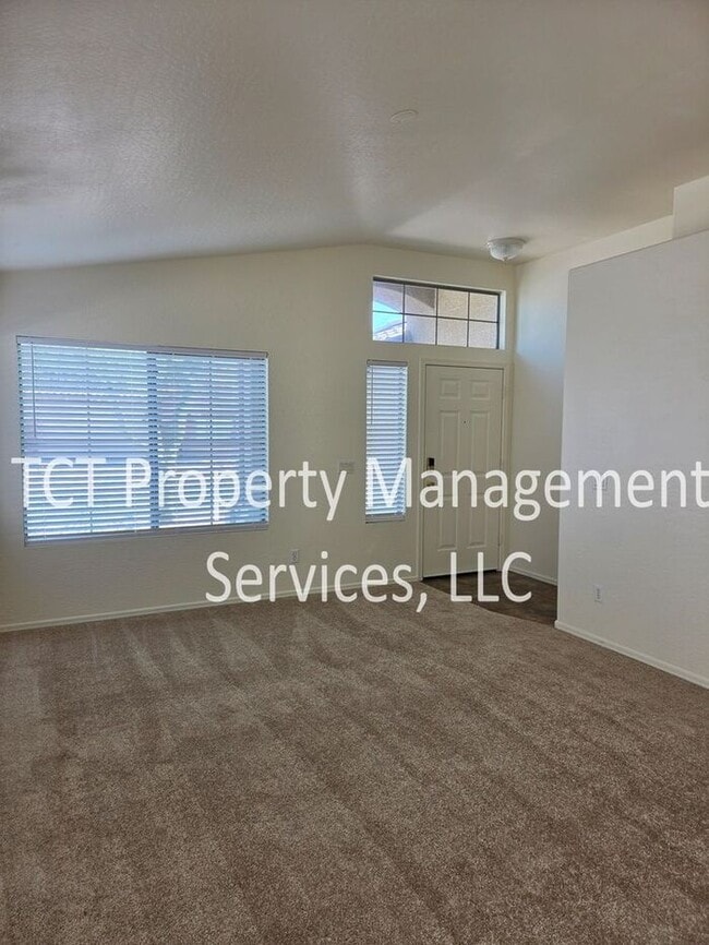 Great 3 Bed, 2 Bath with Open Floor Plan!