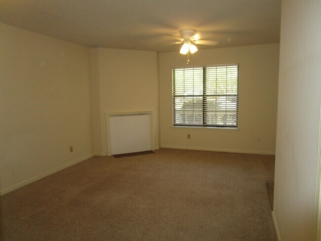 Photo - 690 Archdale Dr