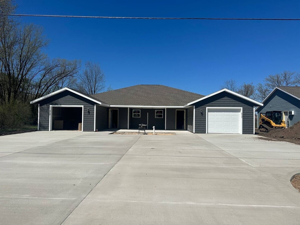 2 Bedroom Duplex - 2 Bedroom Duplex