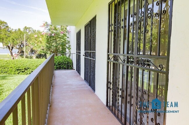 Photo - 208 Lake Howard Dr SW
