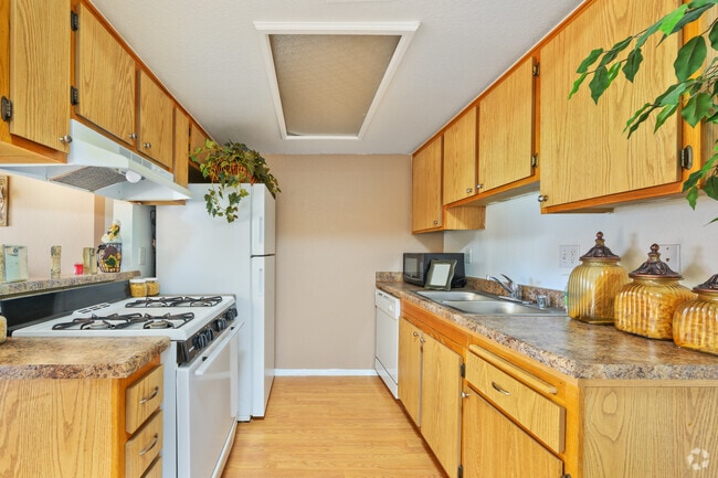 2BR, 2BA - 964SF - Kitchen