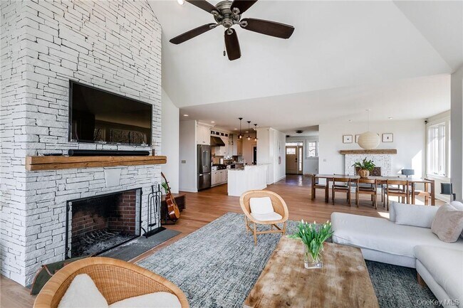 Photo - 121 Quaker Hill Rd