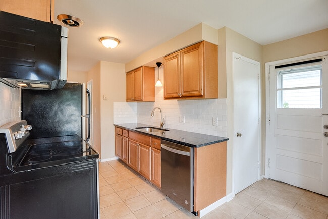 Photo - 842 St Paul Ave