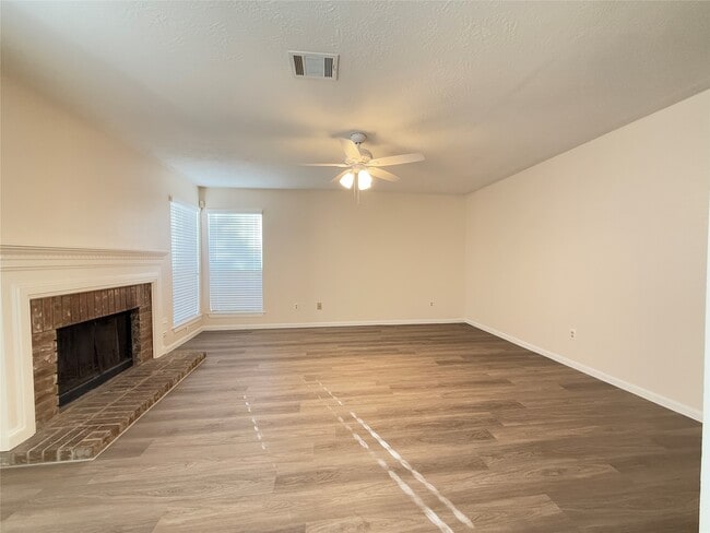 Photo - 1559 Hillside Elm St
