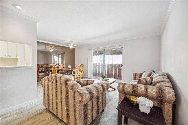 Building Photo - 2824 Briarhurst Dr Unit 30 Rental