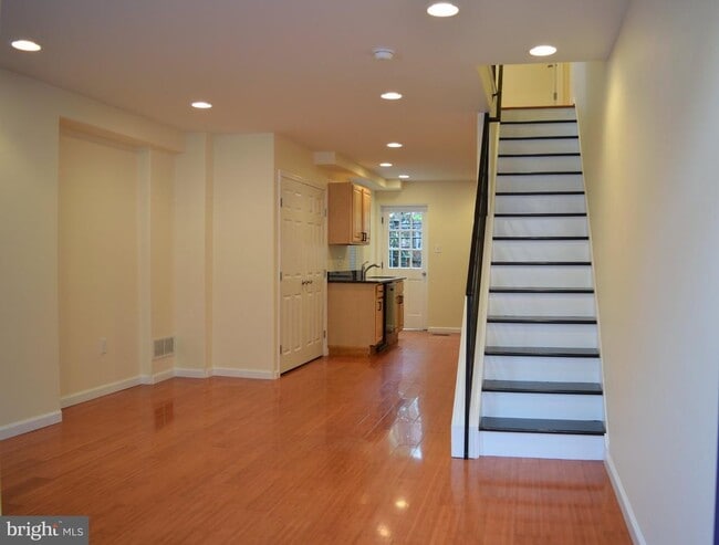 Photo - 2132 Sigel St