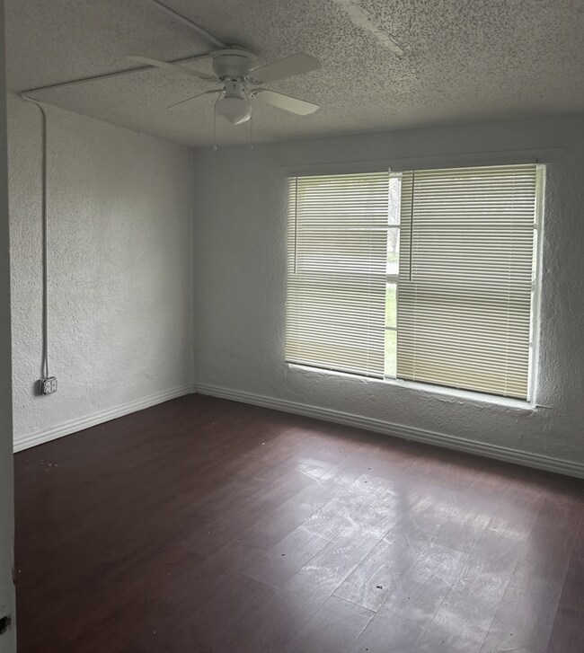 Photo - 1410 Burke Dr