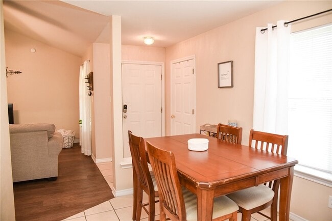 Photo - 3813 Oldenburg Ln