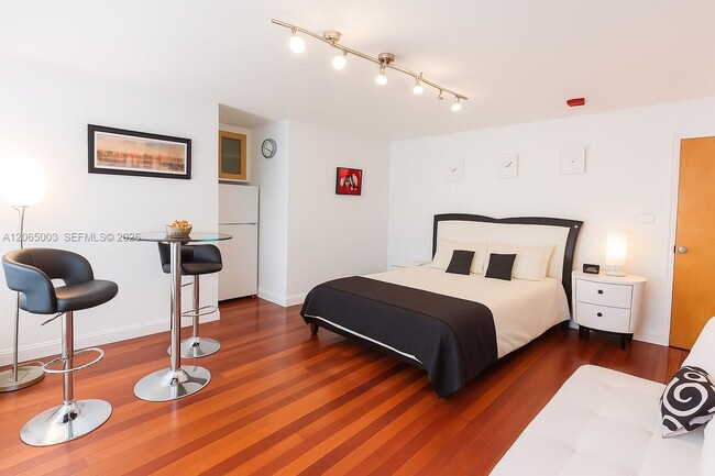Building Photo - 420 15th St Unit 306