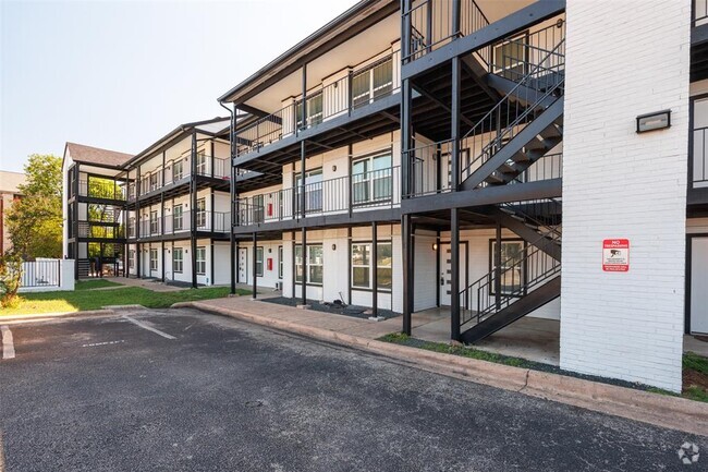 Building Photo - 6409 Burns St Unit 106 Rental