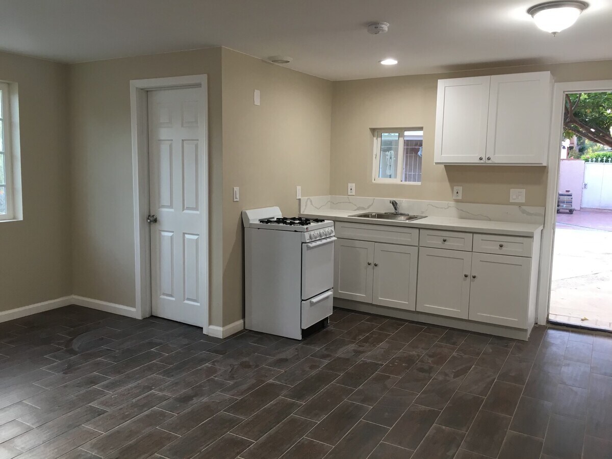 Photo - 19420 Hartland St Unit A