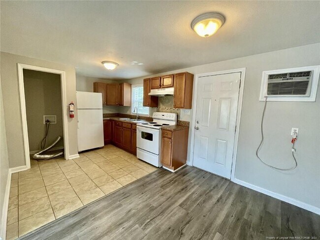 Photo - 1936 King George Dr