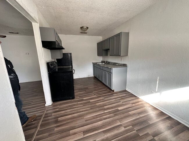 Photo - 407 W AVENUE E. Unit 4