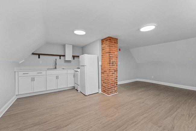 Photo - 221 N Elizabeth St Unit 4