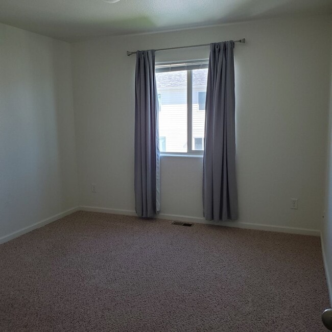 Photo - 3 BED 2.5 BATH SADDLE RIDGE TOWNHOME