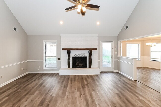 Photo - 8708 Rhonda Cir N