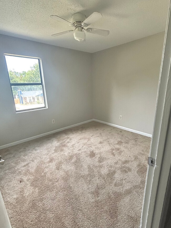 Photo - 2718 Bennington Dr