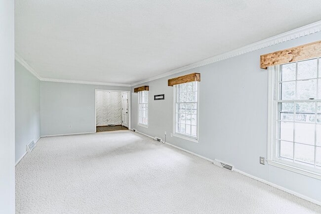 Photo - 300 Long Forest Cir