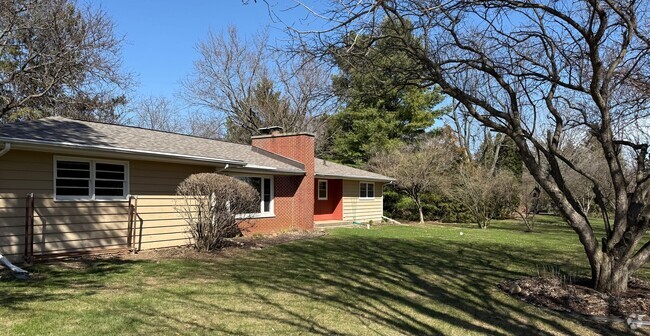 Building Photo - Rare Rental- Prairie Hill SD 3 bedroom 2 b...