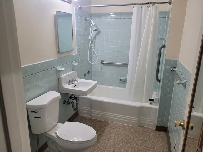 Photo - 2155 Overlook Rd Unit apartment