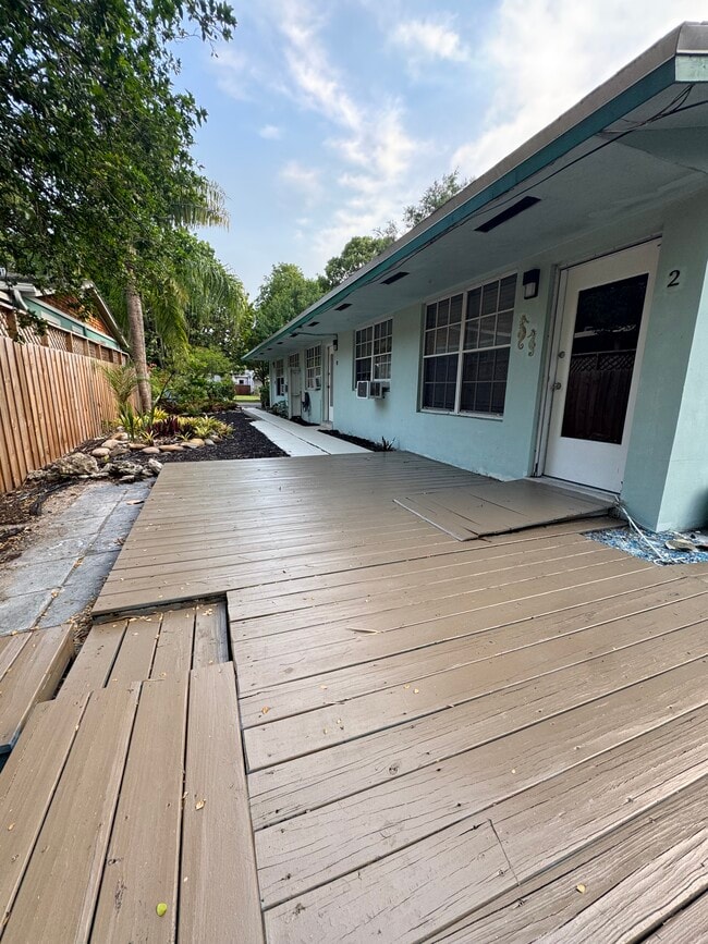 Building Photo - 217 SW 11th Ct Unit 2