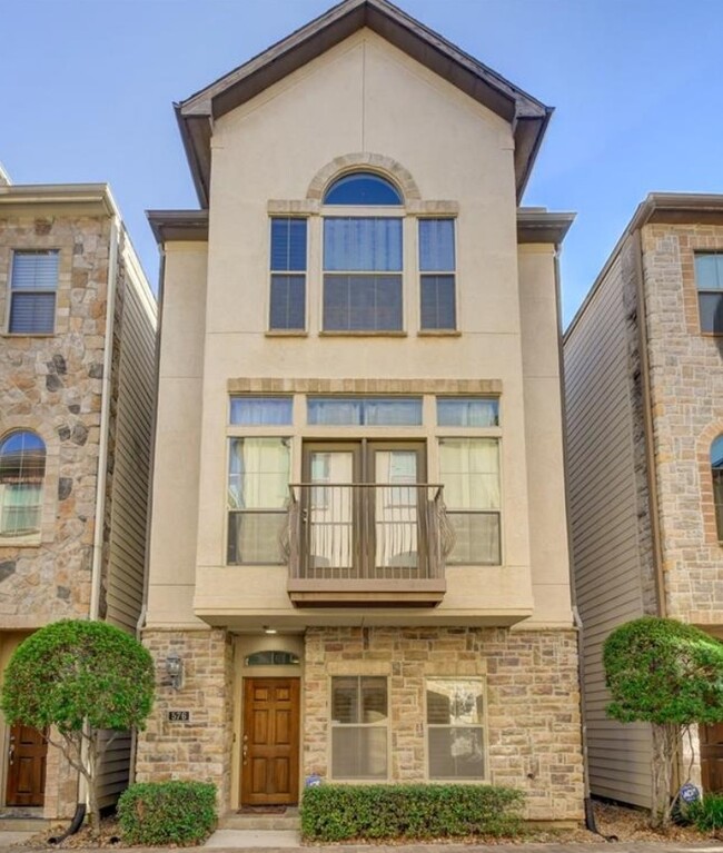 Main Entrance - 576 Bomar St Townhome