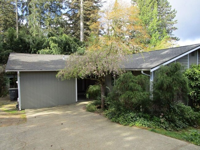 Building Photo - Lovely 3 Bedroom 1 Bath Home in Gig Harbor